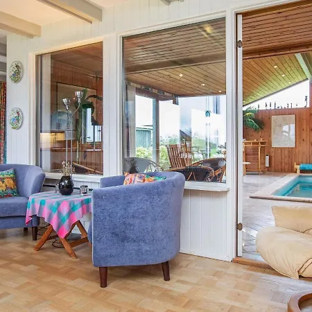 6 Person Holiday In